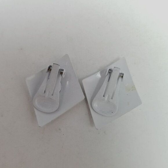 Vintage White Enamel Diamond Shape Clip On Earrings, Minimal Retro 80s Style - Picture 3 of 5